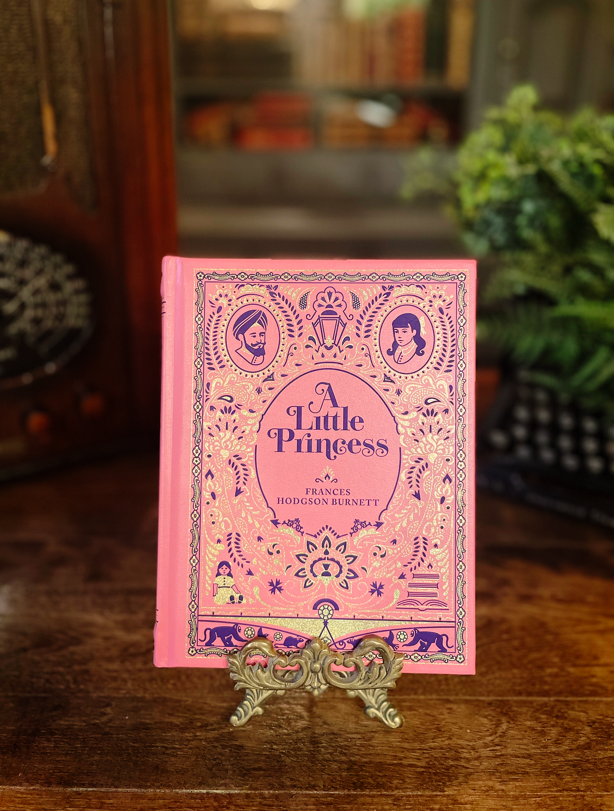 A Little Princess, Collectible Hardcover Classic, Bonded Leather with Classic Illustrations, Gilded Pages, and Ribbon Marker