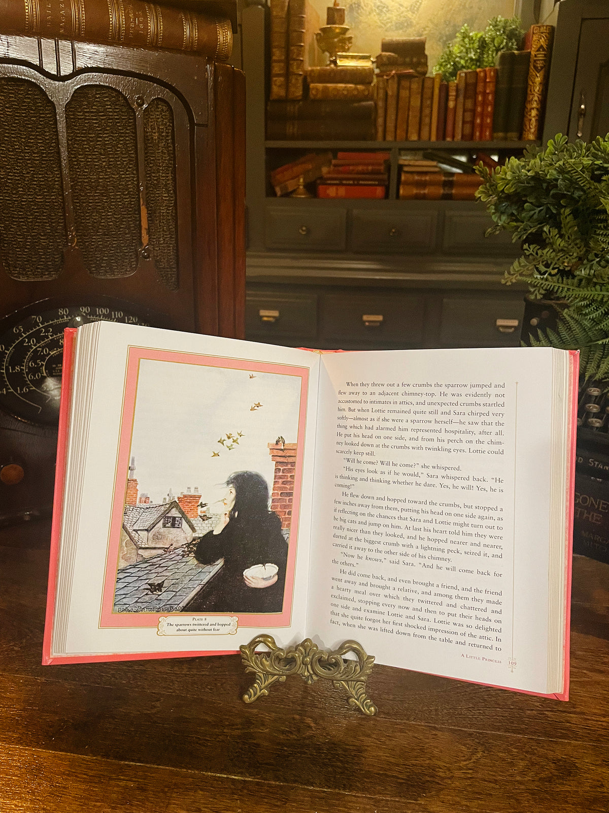 A Little Princess, Collectible Hardcover Classic, Bonded Leather with Classic Illustrations, Gilded Pages, and Ribbon Marker