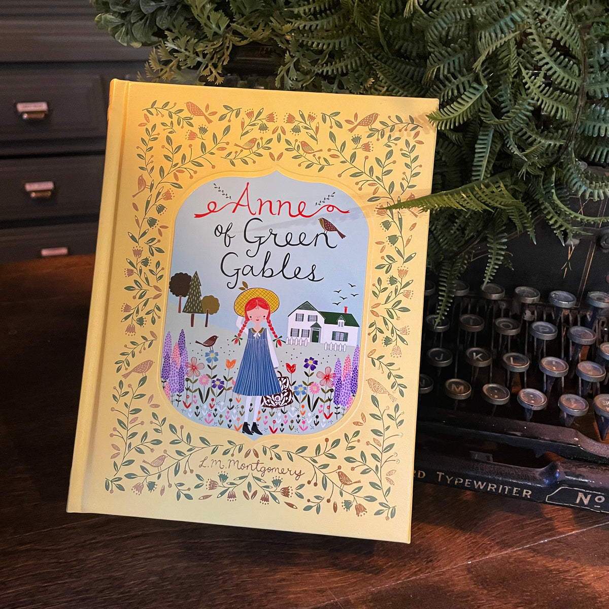 Anne of Green Gables, Collectible Hardcover Classic, Bonded Leather with Gilded Pages and Ribbon Marker