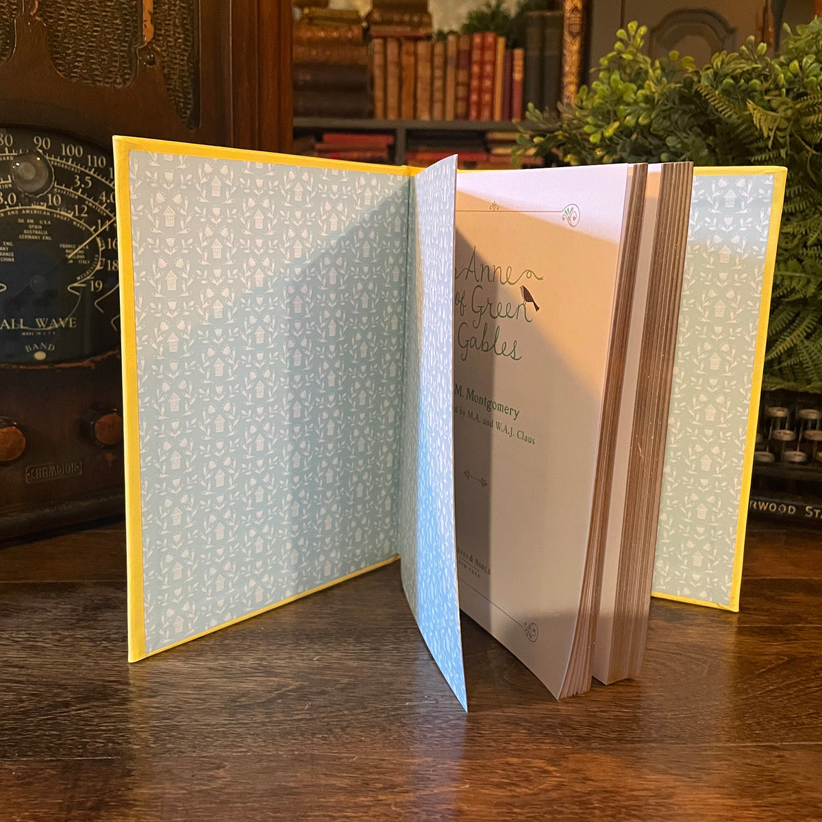 Anne of Green Gables, Collectible Hardcover Classic, Bonded Leather with Gilded Pages and Ribbon Marker