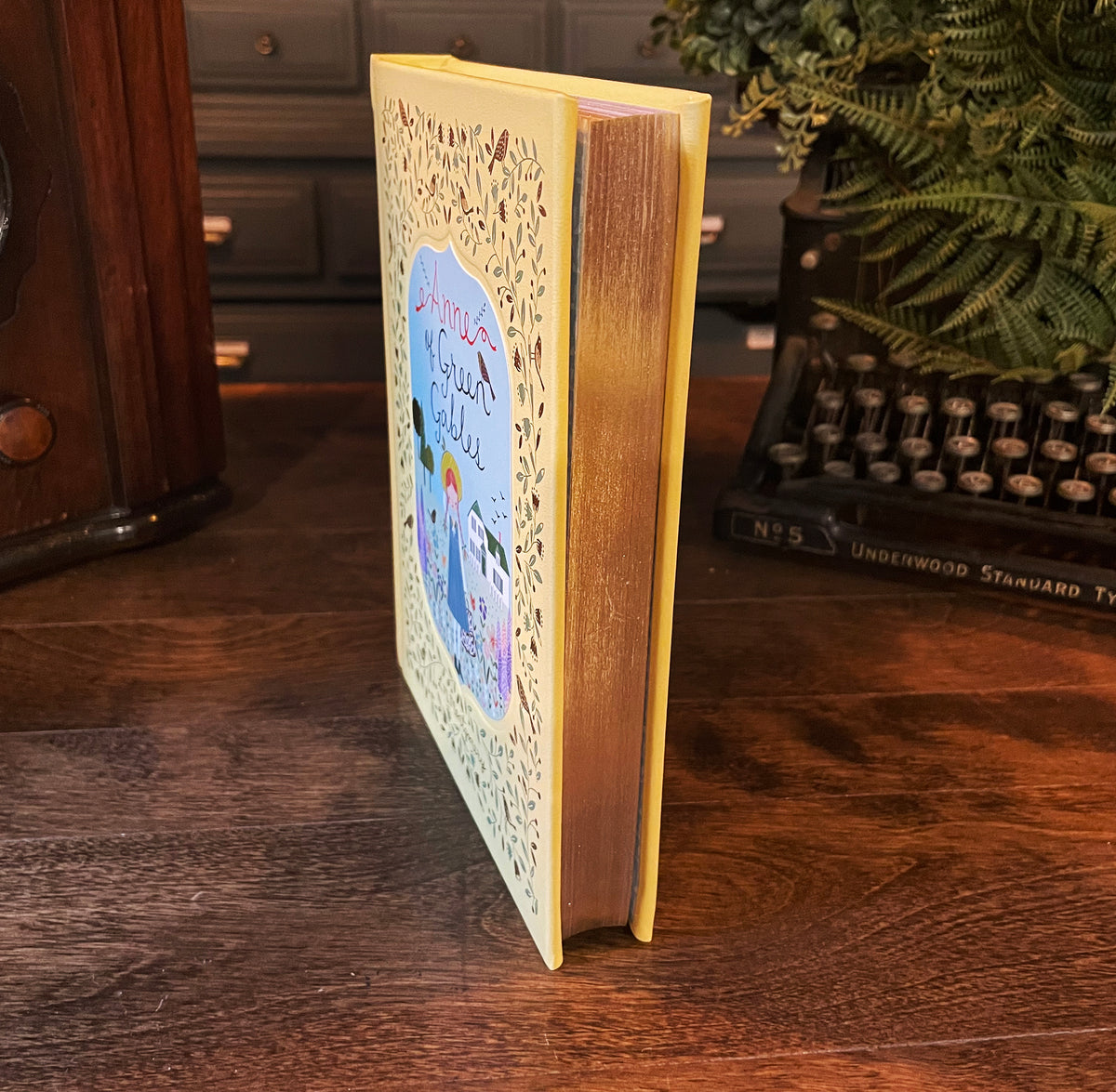Anne of Green Gables, Collectible Hardcover Classic, Bonded Leather with Gilded Pages and Ribbon Marker