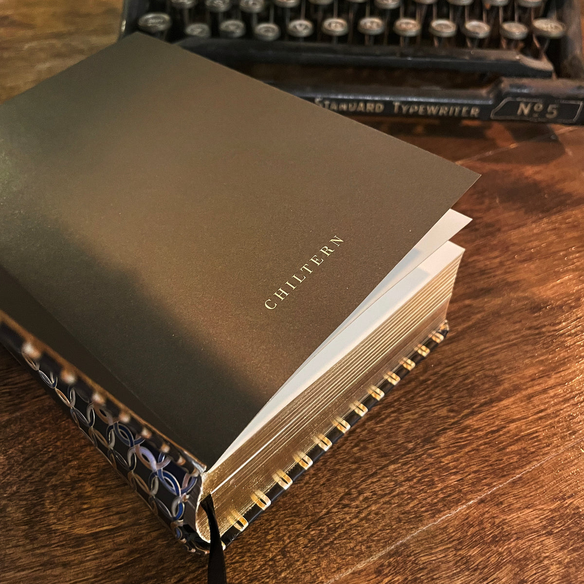 The Iliad, Collectible Hardcover Classic, Bonded Leather Covers, Gilded Pages, and Ribbon Marker