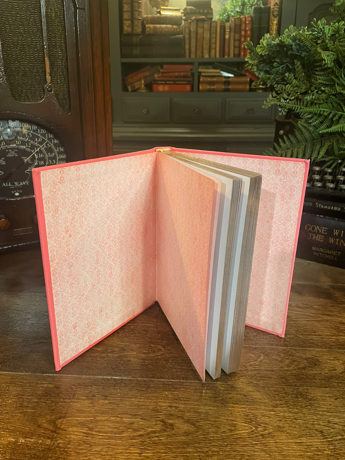 A Little Princess, Collectible Hardcover Classic, Bonded Leather with Classic Illustrations, Gilded Pages, and Ribbon Marker