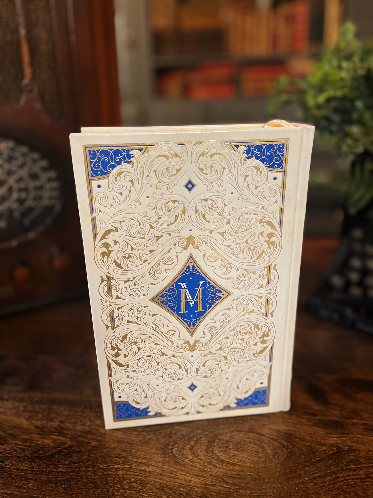 Les Miserables, Collectible Hardcover Classic, Bonded Leather with Gilded Pages and Ribbon Marker