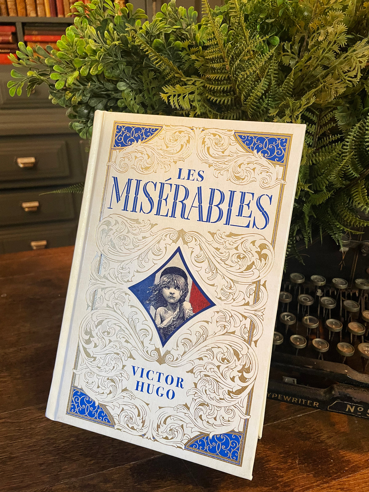 Les Miserables, Collectible Hardcover Classic, Bonded Leather with Gilded Pages and Ribbon Marker