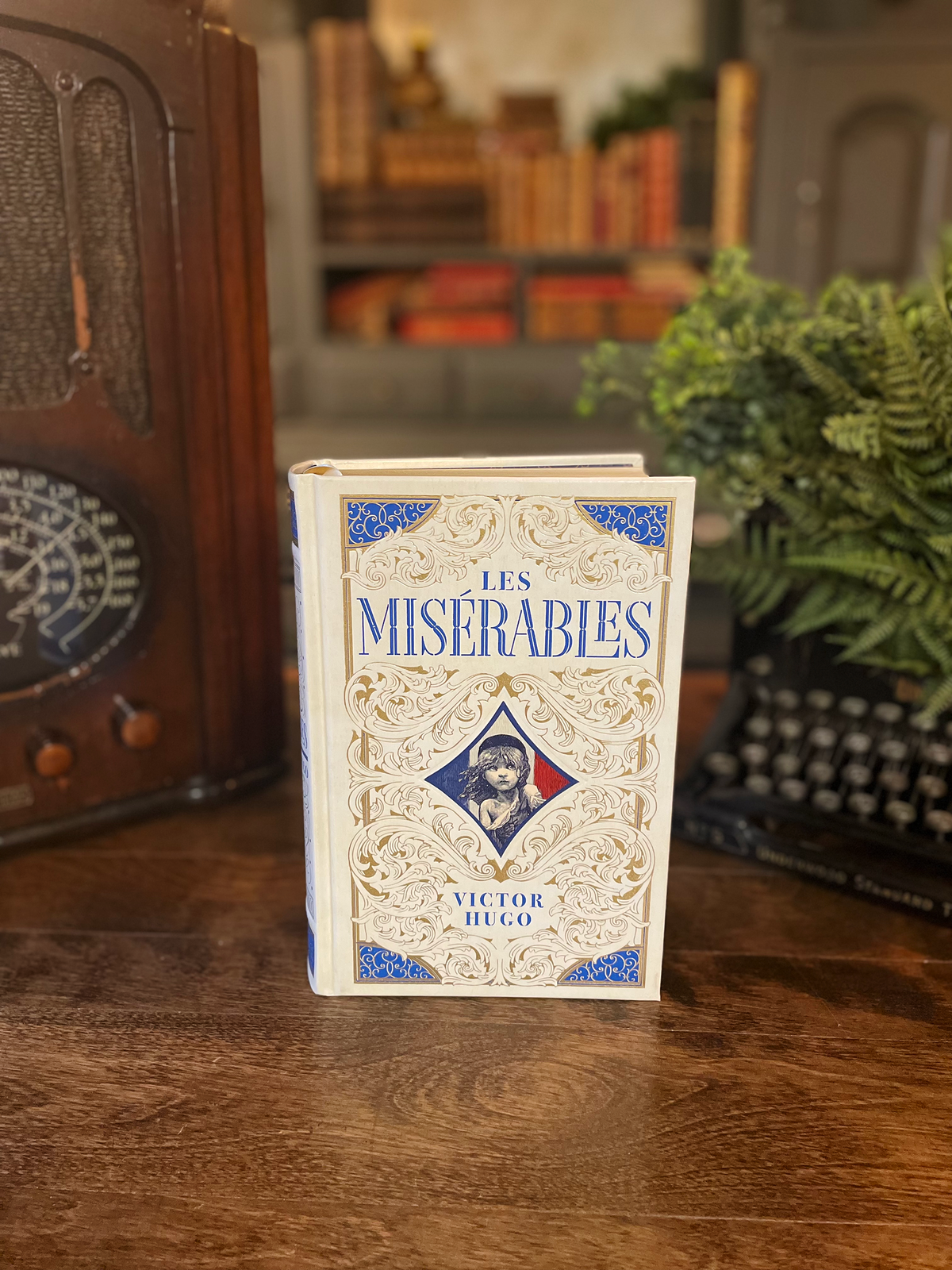 Les Miserables, Collectible Hardcover Classic, Bonded Leather with Gilded Pages and Ribbon Marker