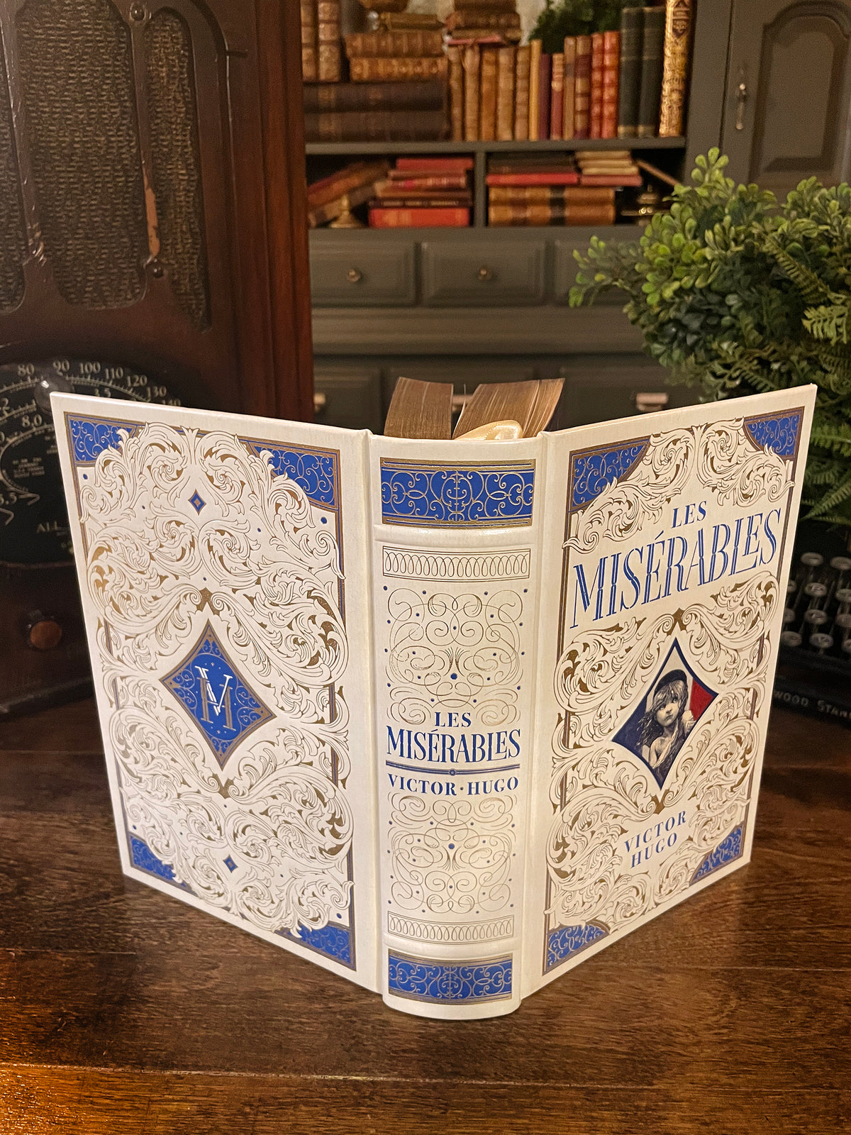 Les Miserables, Collectible Hardcover Classic, Bonded Leather with Gilded Pages and Ribbon Marker