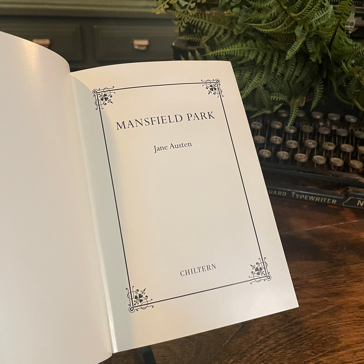 Mansfield Park, Collectible Hardcover Classic, Bonded Leather Covers, Gilded Pages, and Ribbon Marker