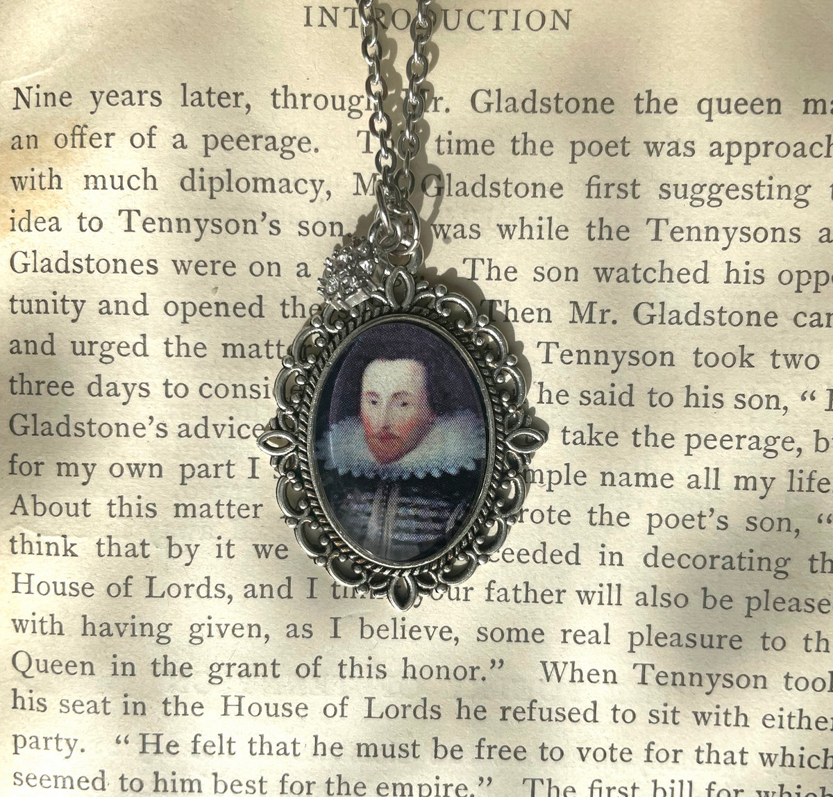 William Shakespeare Pendant Necklace, Silver Necklace, Portrait Necklace, 18” silver chain