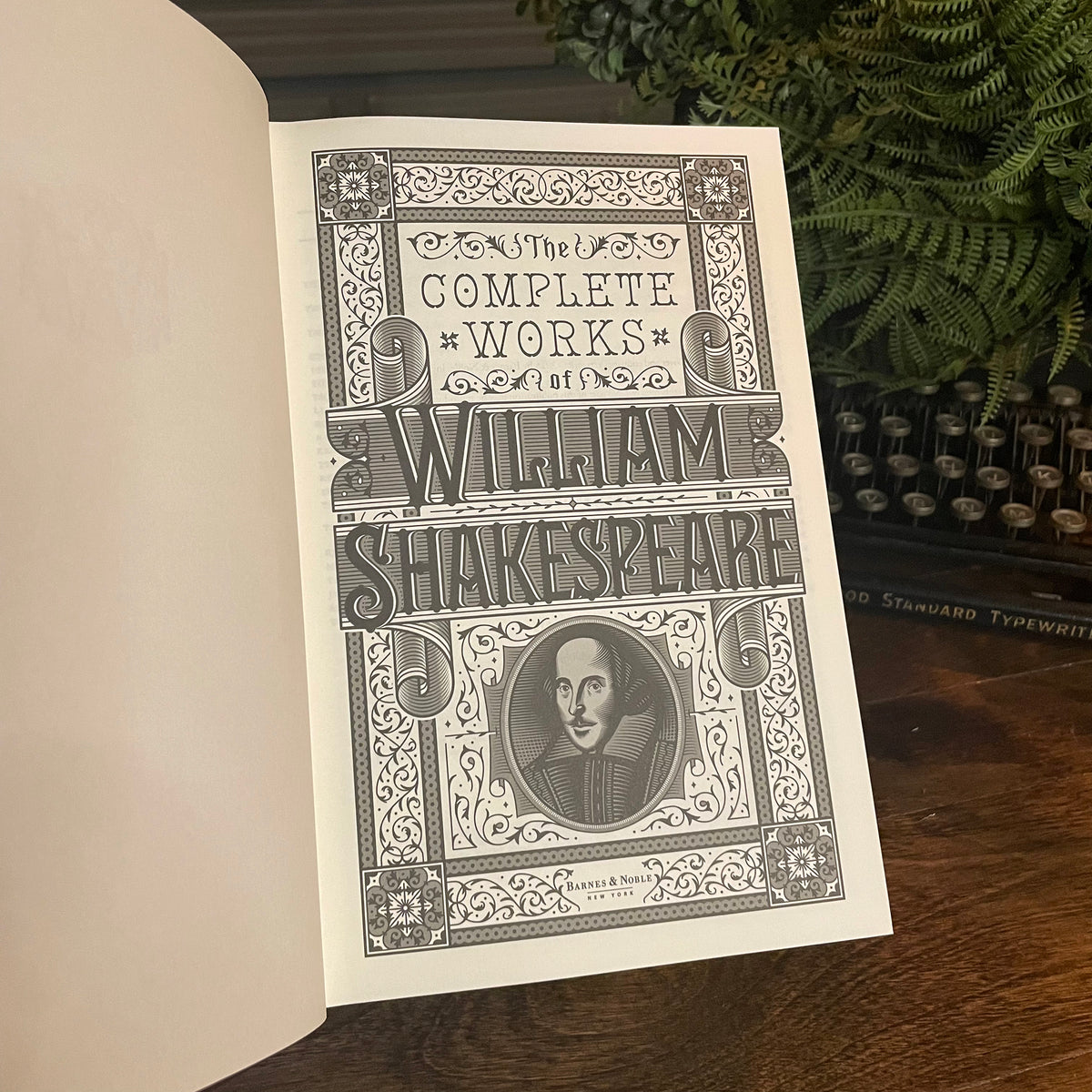 The Complete Works of William Shakespeare, Collectible Hardcover Classic, Bonded Leather with Gilded Pages and Ribbon Marker