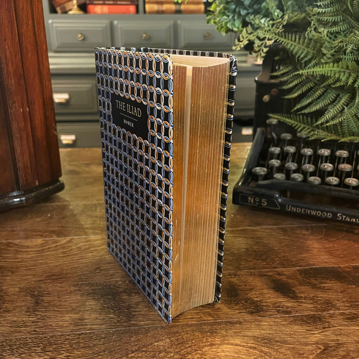 The Iliad, Collectible Hardcover Classic, Bonded Leather Covers, Gilded Pages, and Ribbon Marker