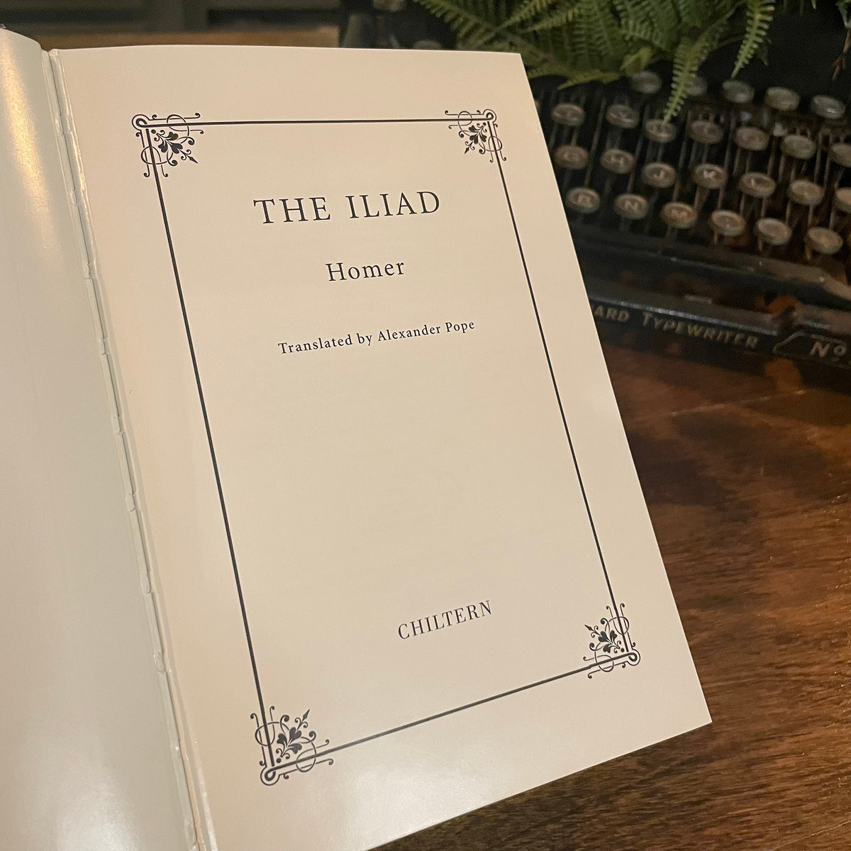 The Iliad, Collectible Hardcover Classic, Bonded Leather Covers, Gilded Pages, and Ribbon Marker