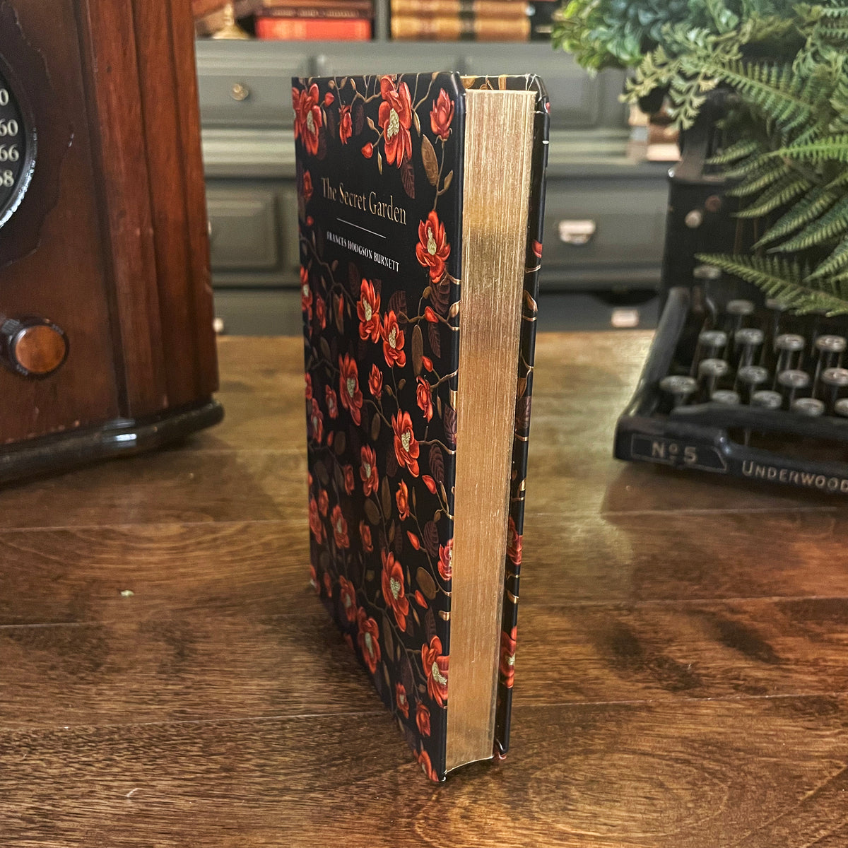 The Secret Garden, Chiltern Collectible Hardcover Classic, Bonded Leather Covers, Gilded Pages, and Ribbon Marker