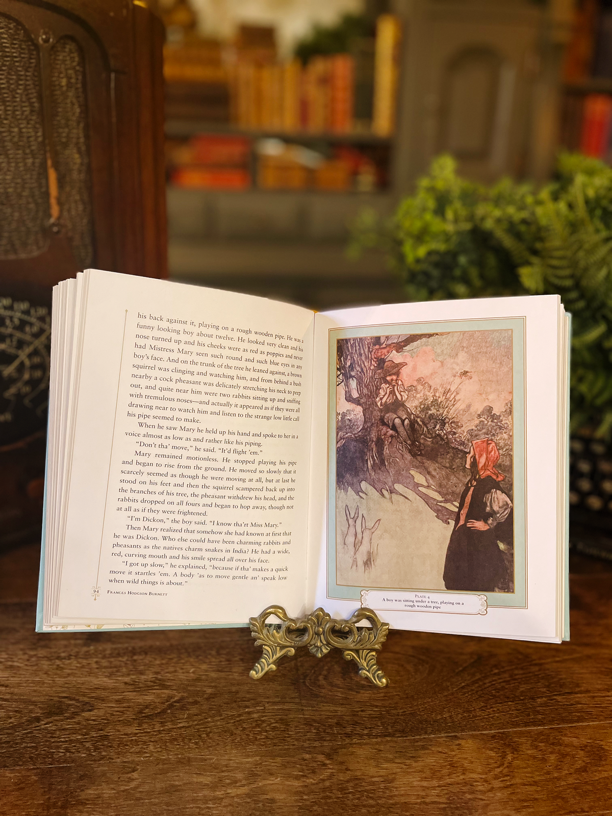 The Secret Garden, Collectible Hardcover Classic, Bonded Leather with Classic Illustrations, Gilded Pages, and Ribbon Marker