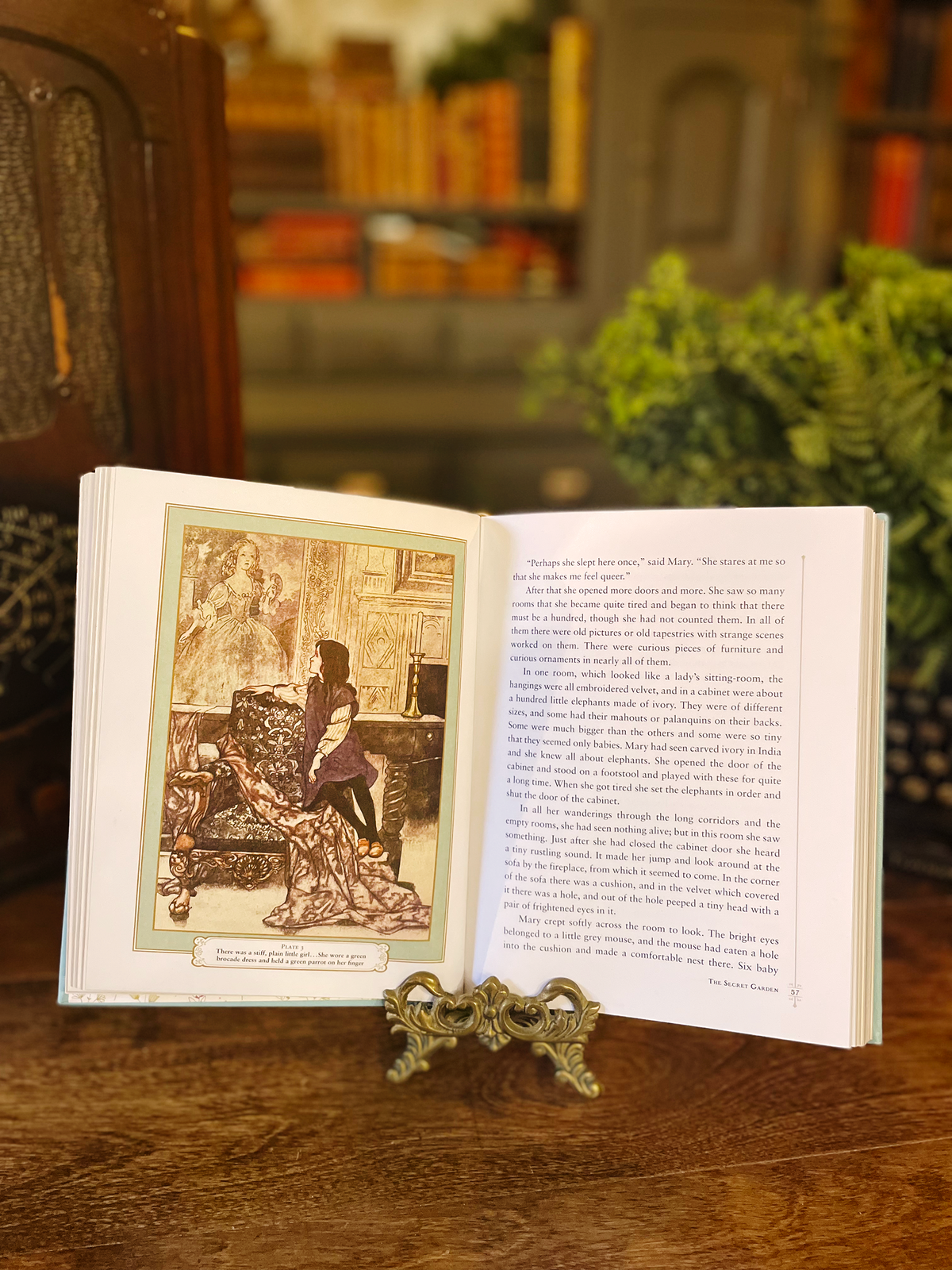 The Secret Garden, Collectible Hardcover Classic, Bonded Leather with Classic Illustrations, Gilded Pages, and Ribbon Marker
